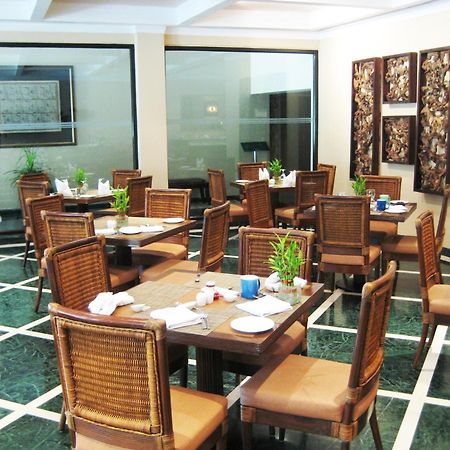 The Lalit Traveller Khajuraho Hotel Buitenkant foto