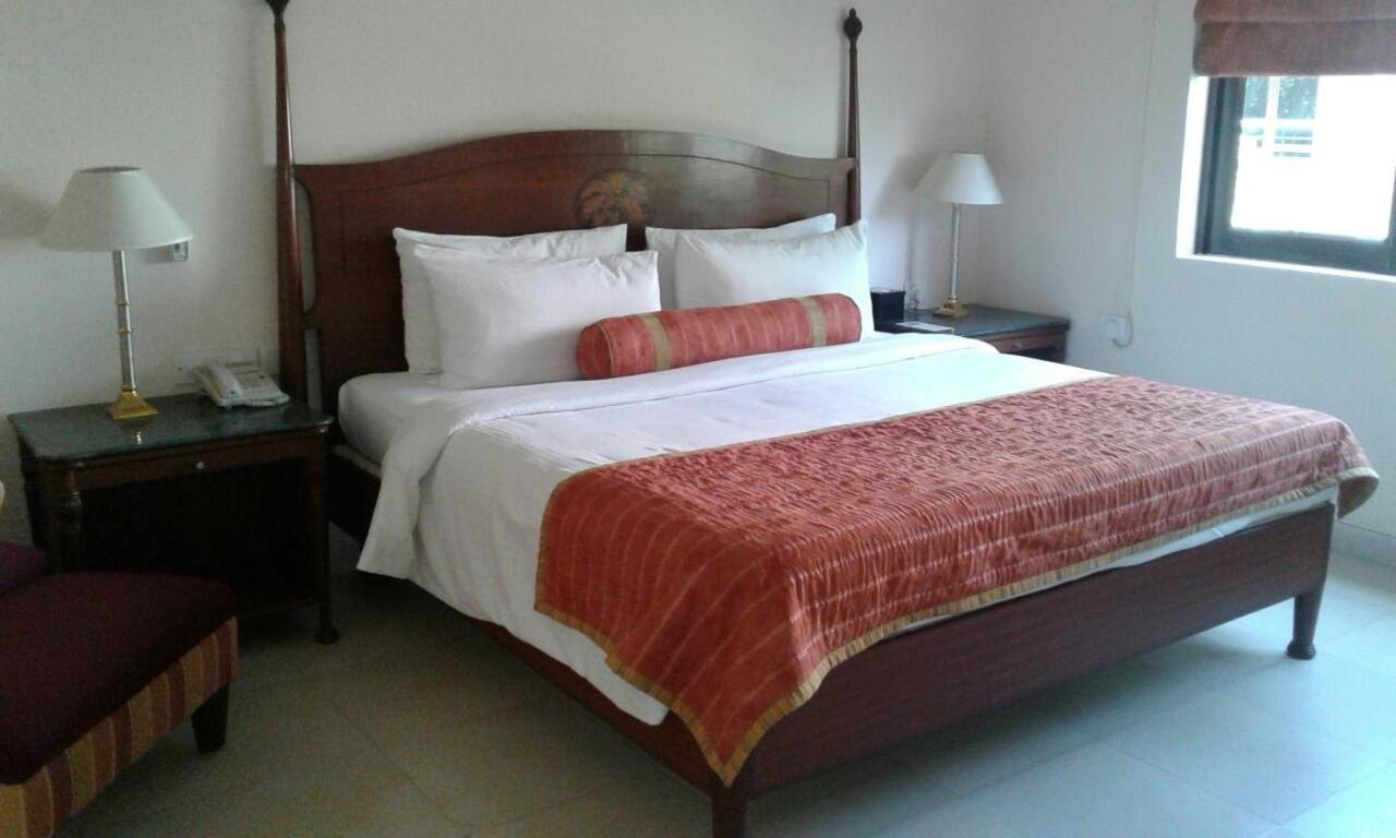 The Lalit Traveller Khajuraho Hotel Buitenkant foto