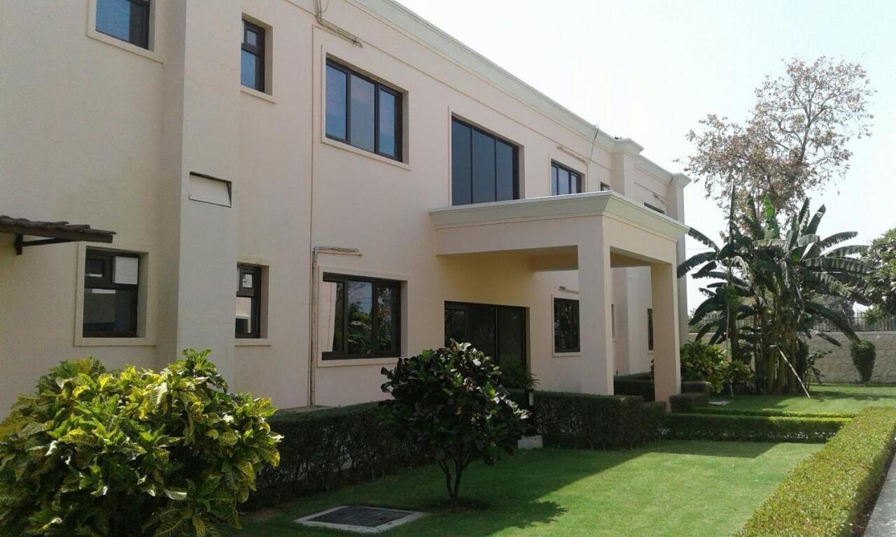 The Lalit Traveller Khajuraho Hotel Buitenkant foto