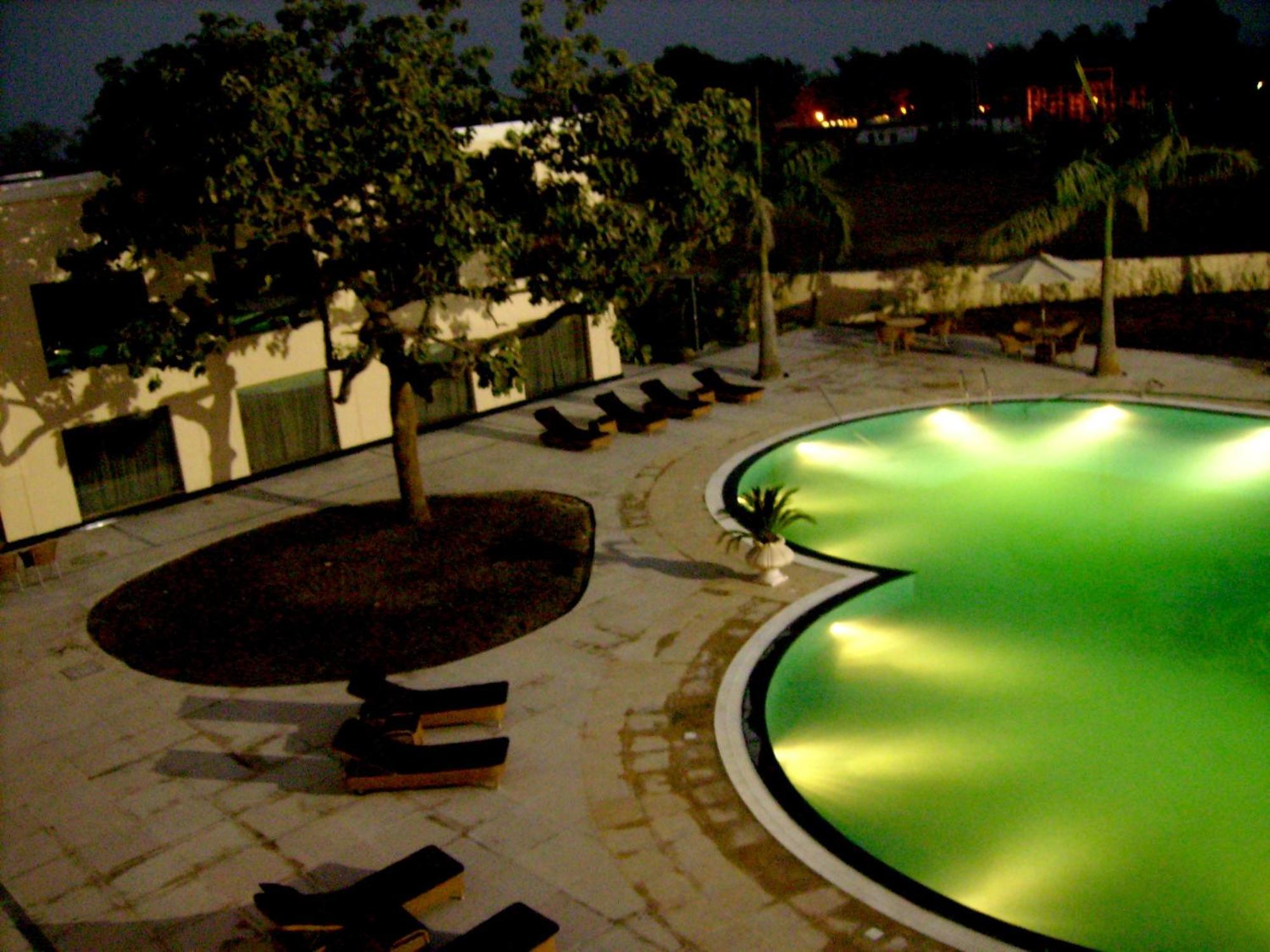 The Lalit Traveller Khajuraho Hotel Buitenkant foto