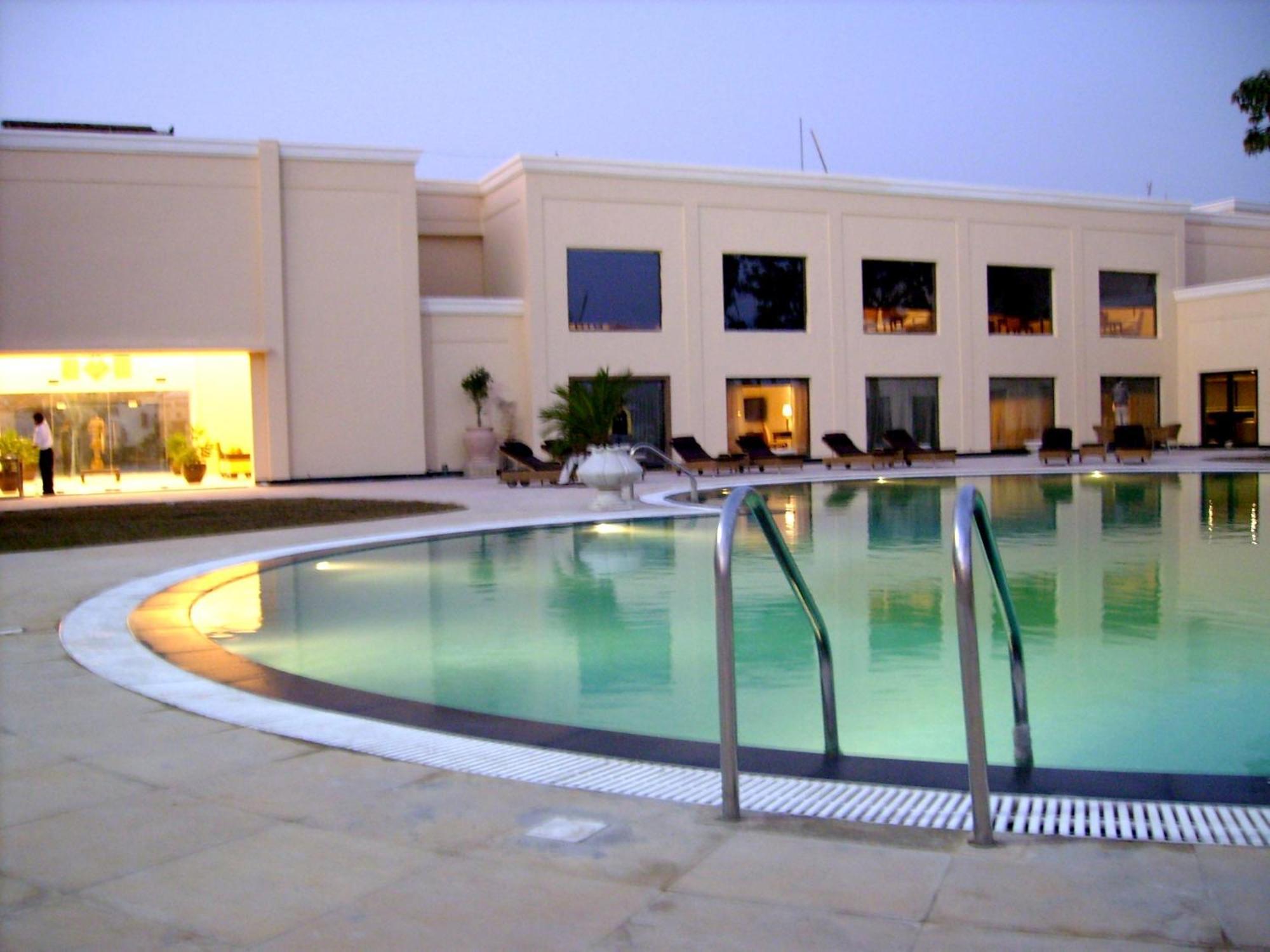 The Lalit Traveller Khajuraho Hotel Buitenkant foto