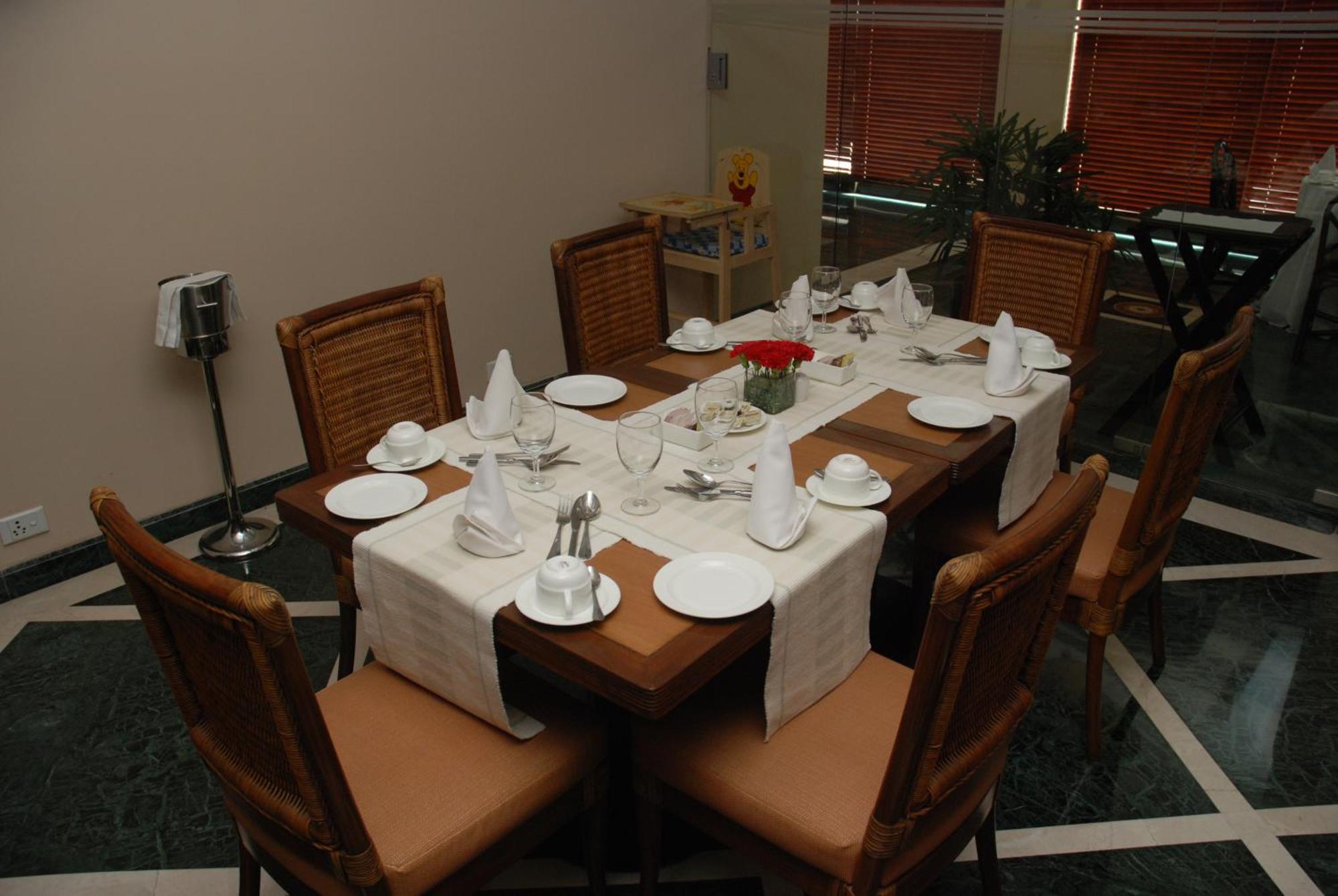 The Lalit Traveller Khajuraho Hotel Buitenkant foto