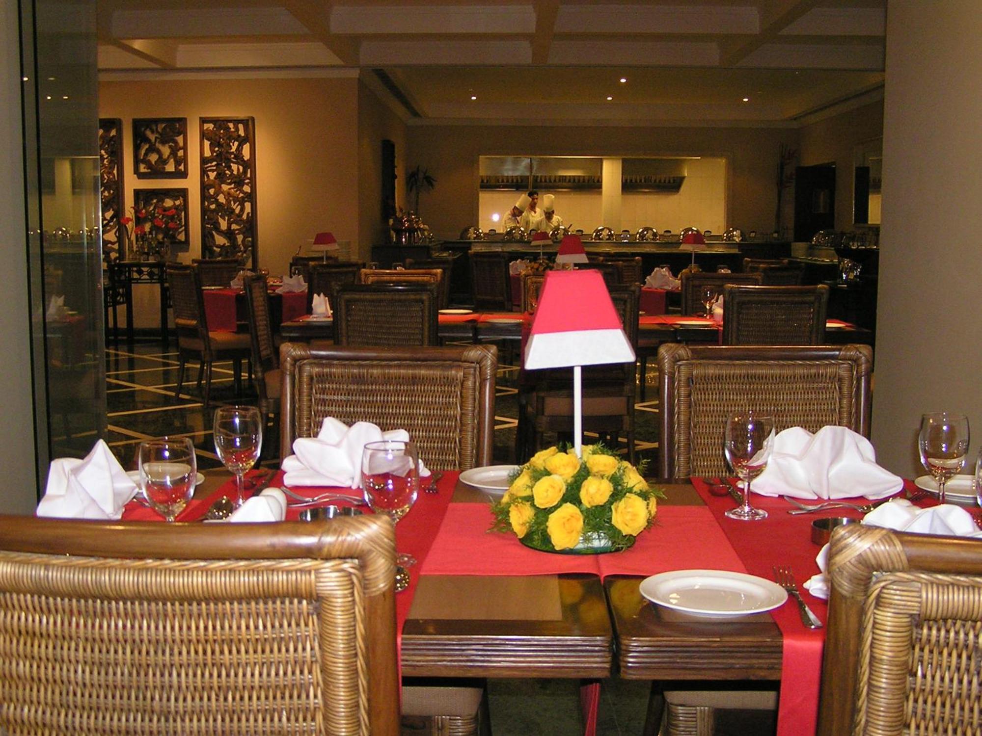 The Lalit Traveller Khajuraho Hotel Buitenkant foto