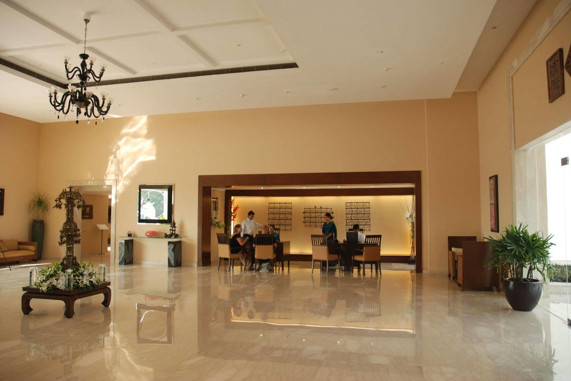 The Lalit Traveller Khajuraho Hotel Buitenkant foto