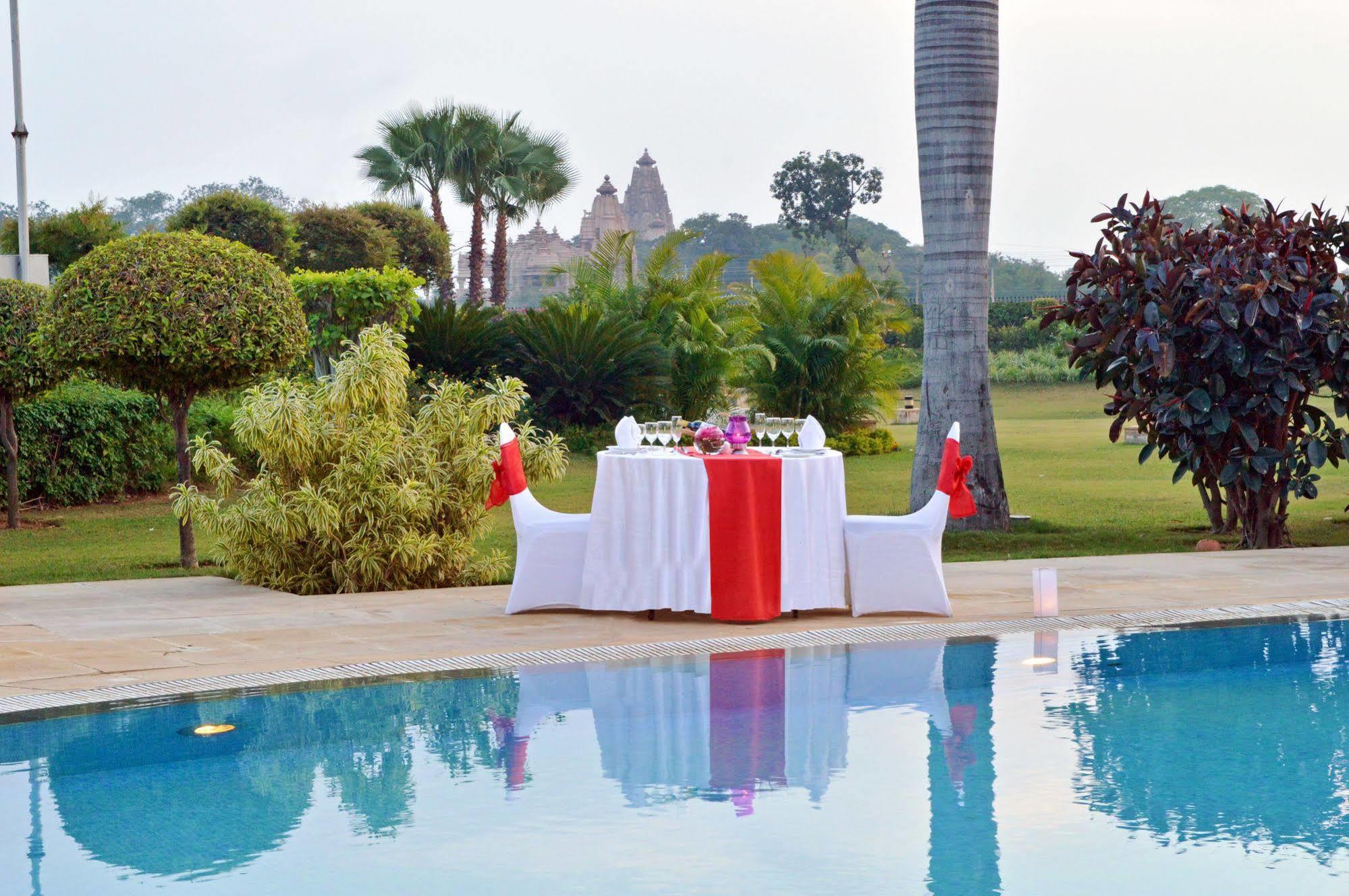 The Lalit Traveller Khajuraho Hotel Buitenkant foto